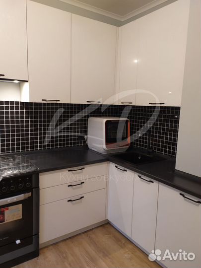 Угловая кухня в наличии