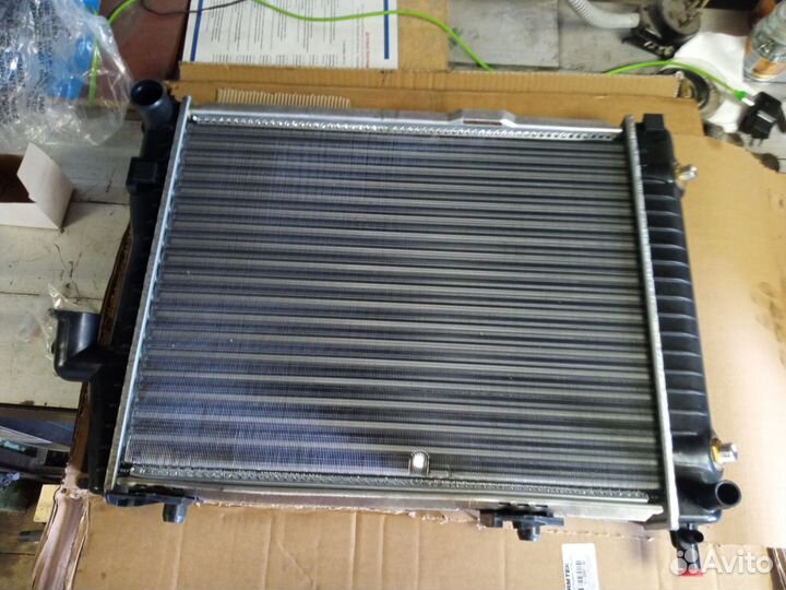 Радиатор охлаждения мерседес 124