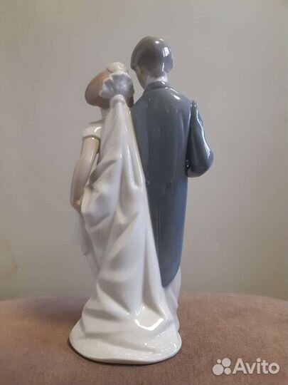 Статуэтка фарфор