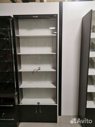 Витрина с полками