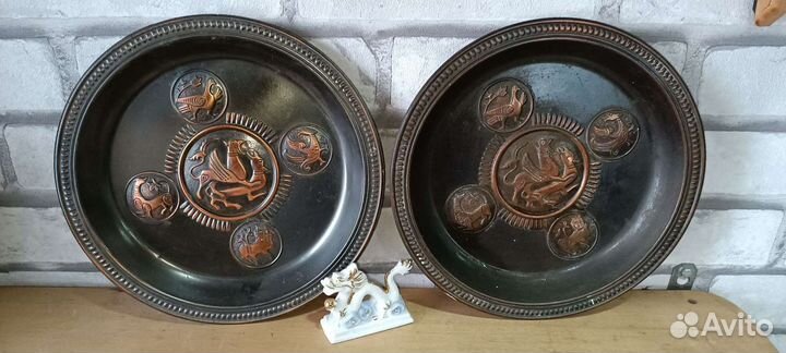 Металлические тарелки на стену, сухарница