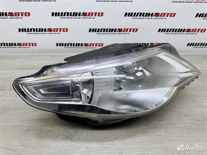 Фара галогеновая правая Volkswagen Passat CC