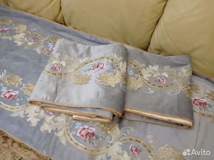 Сидушки бархат с шелк вышивкой Эмираты на диван кр