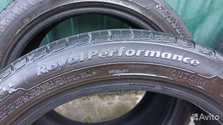 Royal Black Royal Performance 215/45 R17