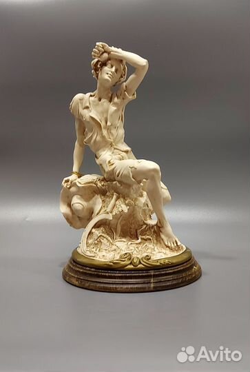 Статуэтка Юноша с серпом G.Armani