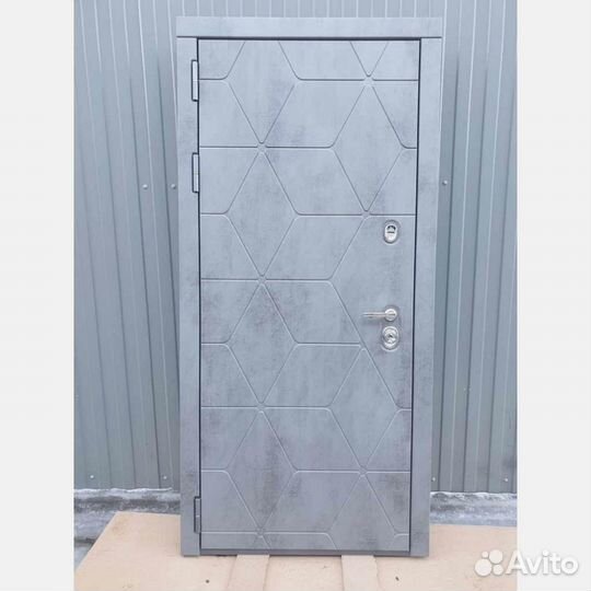 Дверь входная не б/у