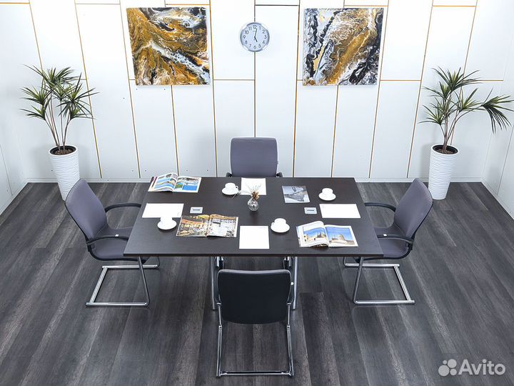 Стол для переговоров carre