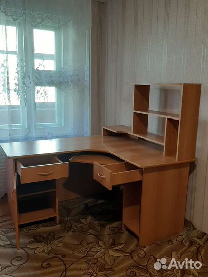 Компьютерный стол