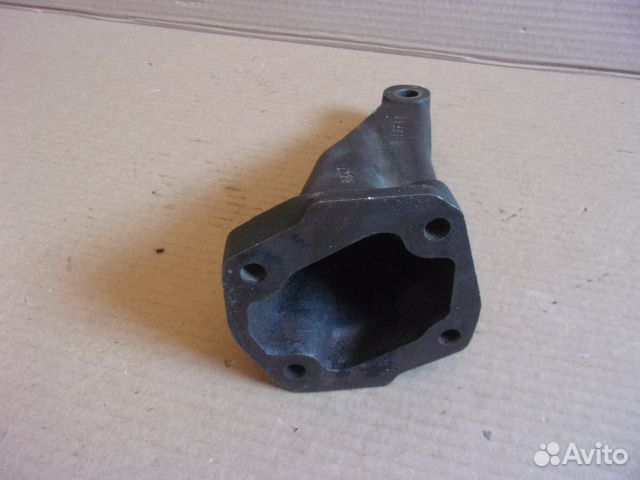 Форд Сиерра 82г., левый кронштейн двигателя