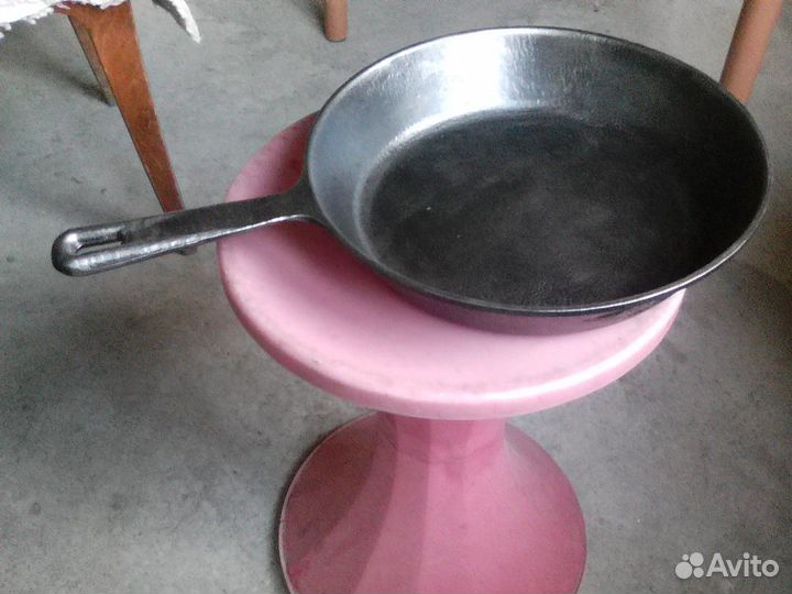 Сковороды чугунные разных размеров