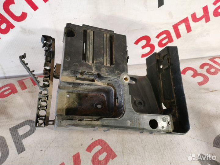 Корпус блока предохранителей Volkswagen Golf