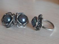 Серебряные серьги и кольцо с черным жемчугом