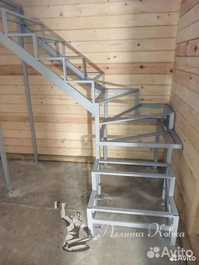 Лестница металлическая под зашивку№ 4