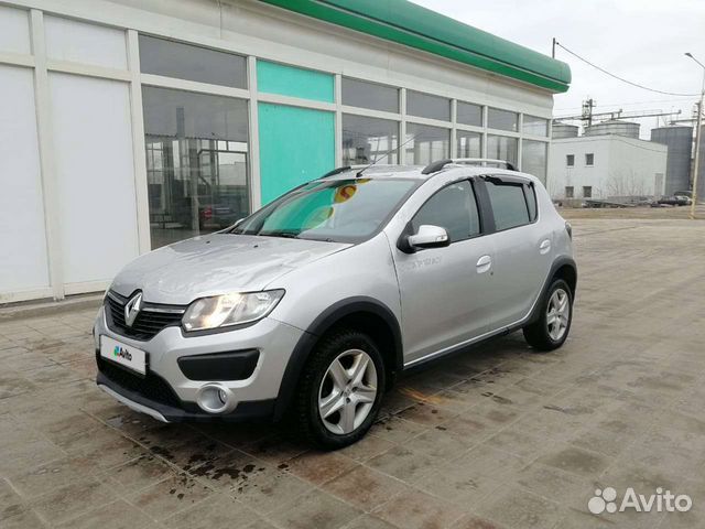 Renault Sandero Stepway 1.6 AT, 2015, битый, 132 000 км