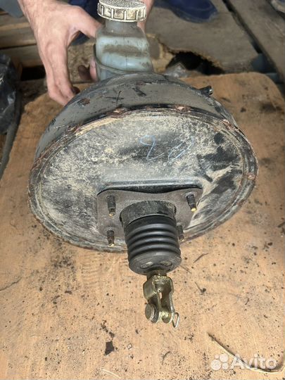 Тормозной вакумник на lancer 9