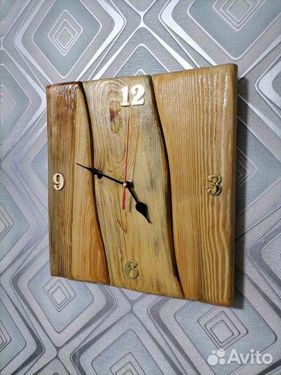 Часы из массива дерева ручной работы