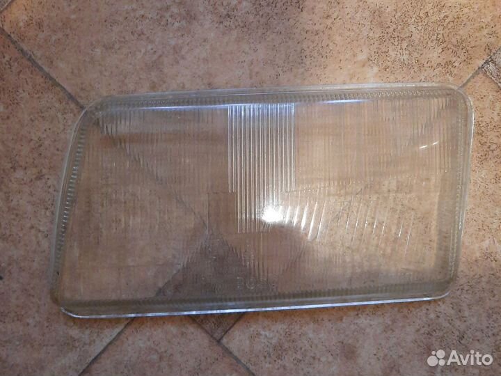 Стекло фары левой Audi 80. B4
