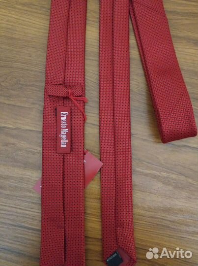 Галстук красный новый