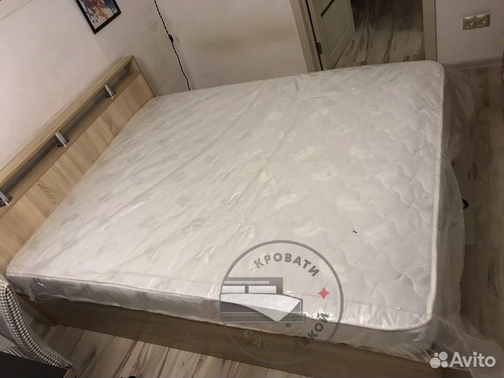 Кровать двуспальная с подъемным механизмом