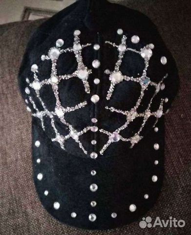 Замшевая бейсболка со стразами