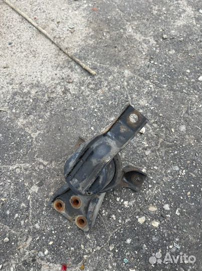 Подушка двигателя лансер 9