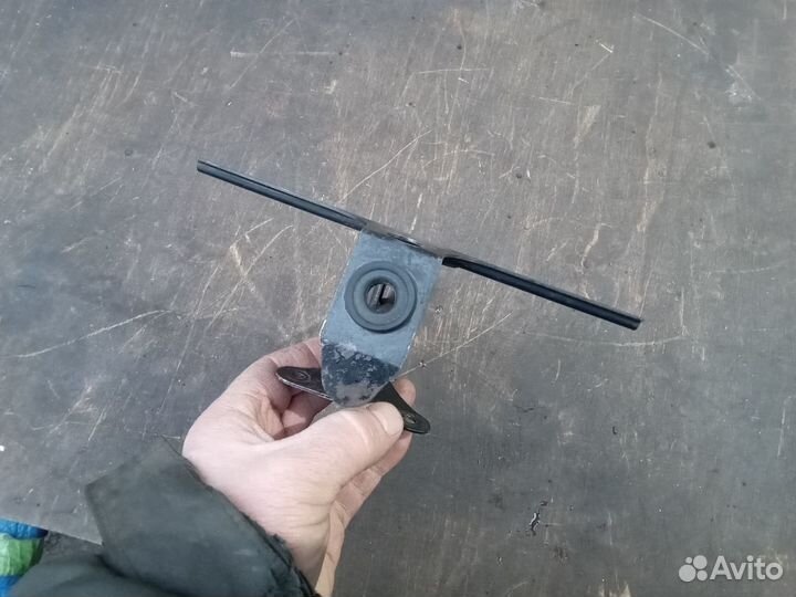 Кронштейн радиатора Kawasaki ZZR400 1 поколения