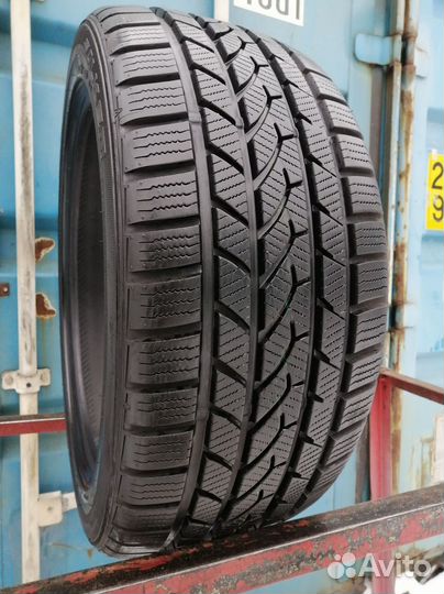 Falken Eurowinter HS-439 235/45 R17 101T