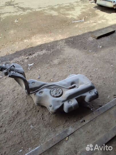 Топливный бак на фолцфаген пассат б 5.дизель