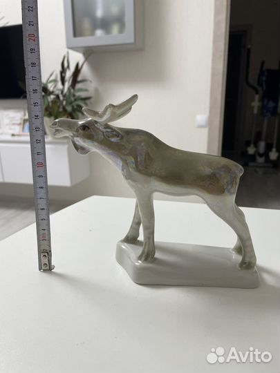 Фарфоровая статуэтка 