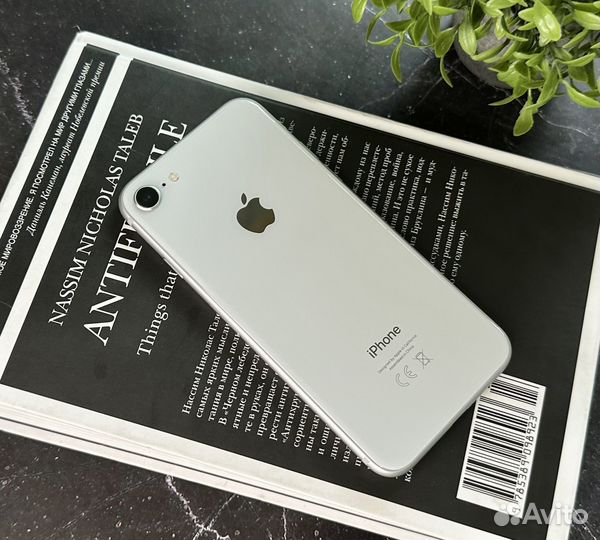 iPhone 8, 64 ГБ