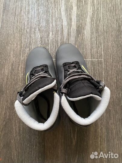 Лыжные ботинки детские 34 размер