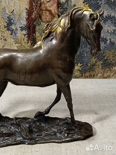 Статуэтка лошадь большая