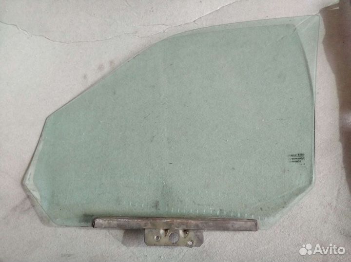 Стекло двери переднее правое / левое ваз 2110