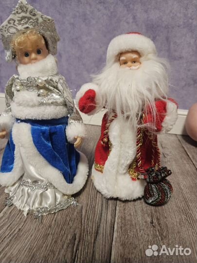 Дед мороз и снегурочка под елку