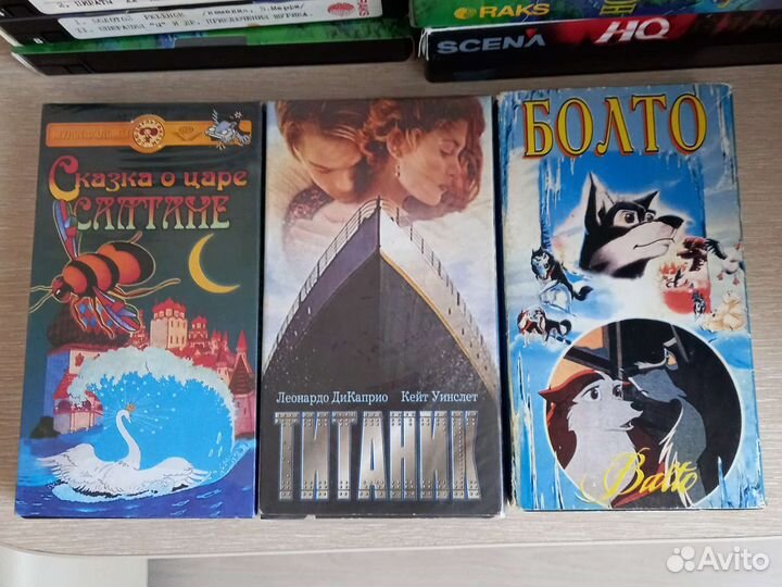 Видеокассеты с фильмами и мультфильмами