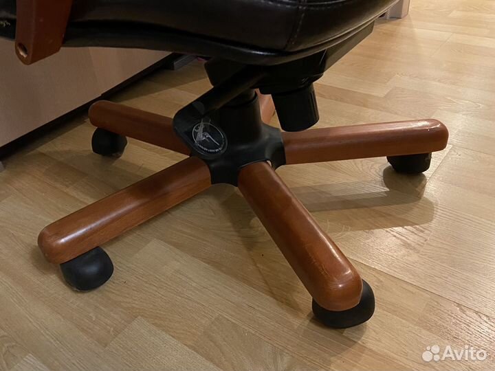 Компьютерное офисное кресло