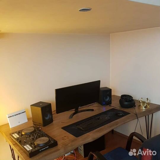 Компьютерный стол в стиле лофт