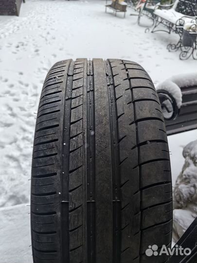 Triangle Sports TH201 255/40 R20