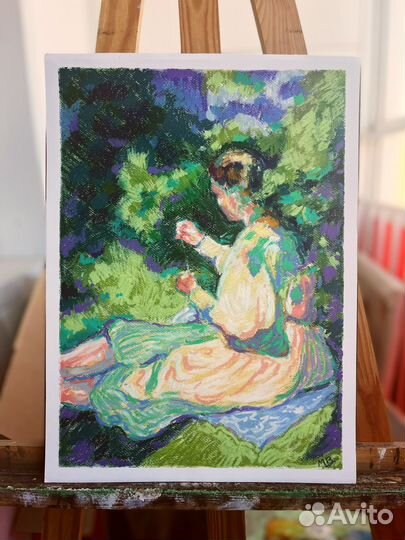 Рисунок масляной пастелью Девушка за шитьем