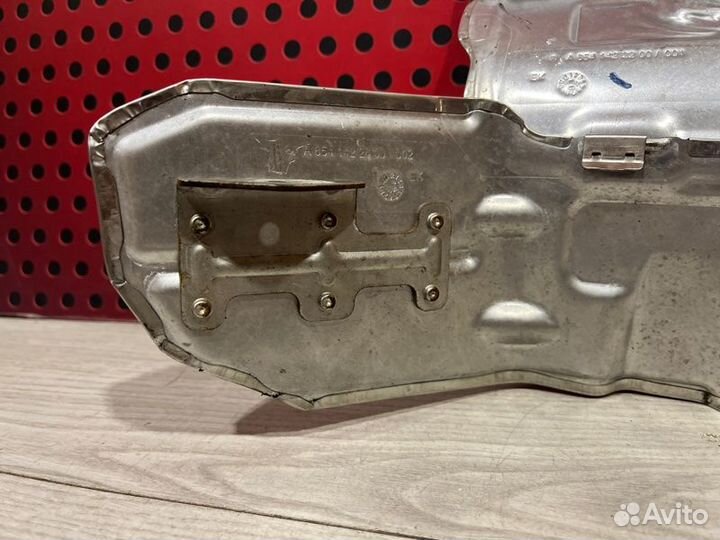 Тепловой экран моторного отсека Mercedes-Benz