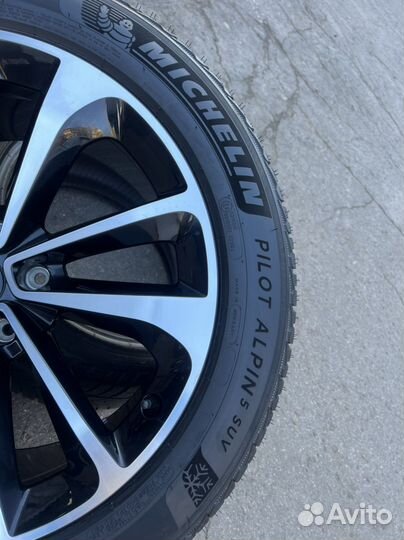 Колеса на Bentley Bentayga R21 оригинал