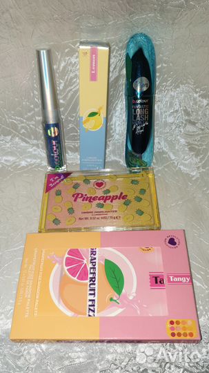 Набор палетка теней и хайлайтеров тушь подводка