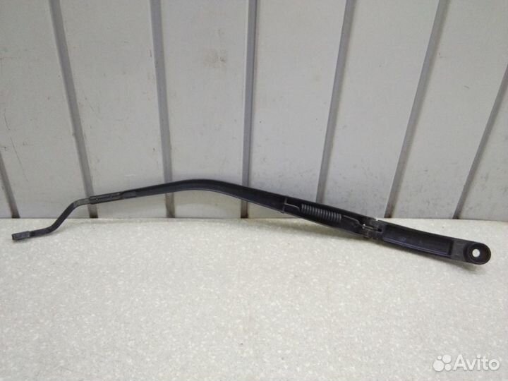 Поводок стеклоочистителя передний правый Nissan Al