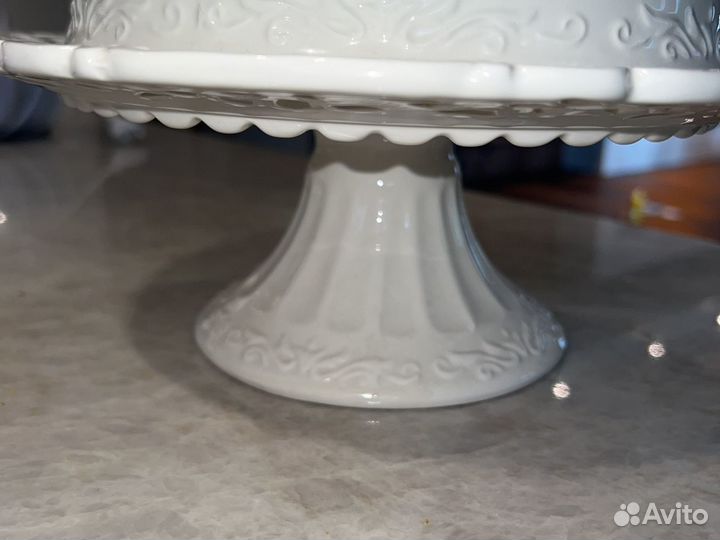 Тортница на ножке