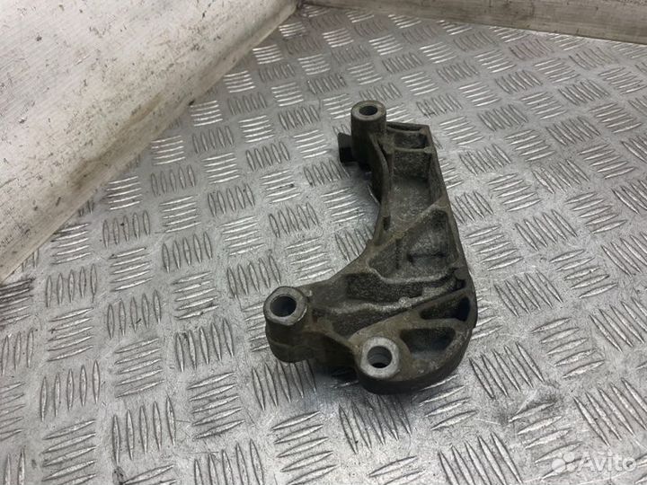 Кронштейн двигателя правый Opel Insignia 1 A20NHT