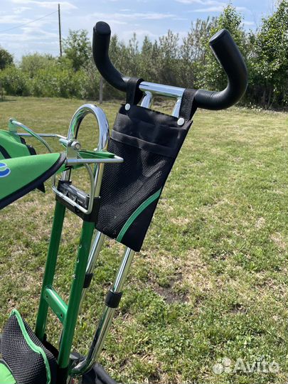 Трехколесный велосипед с ручкой