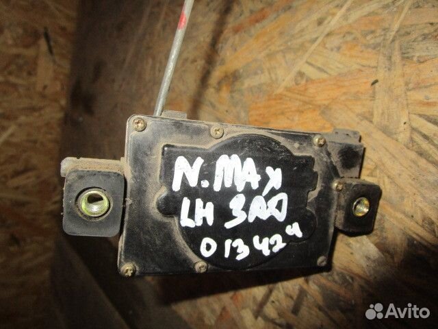 Замок двери задней левой Nissan Maxima (J30) 1988