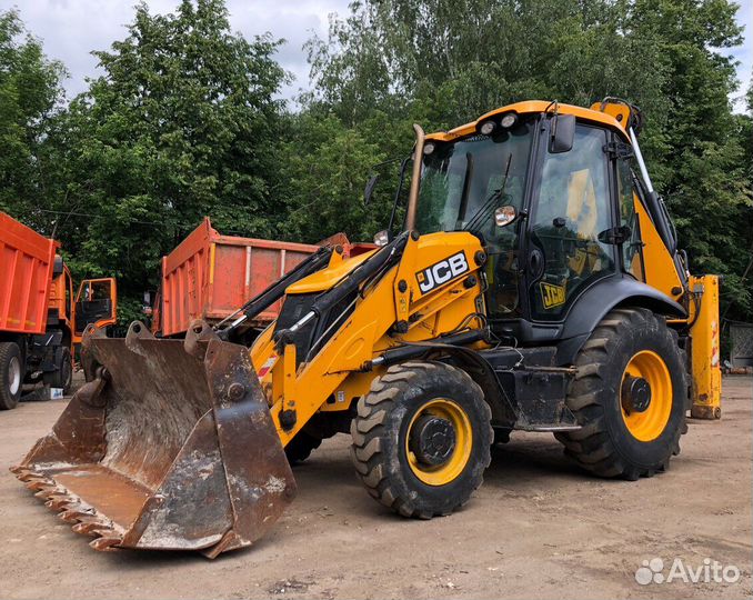 Экскаватор погрузчик Гатчина. Аренда трактора