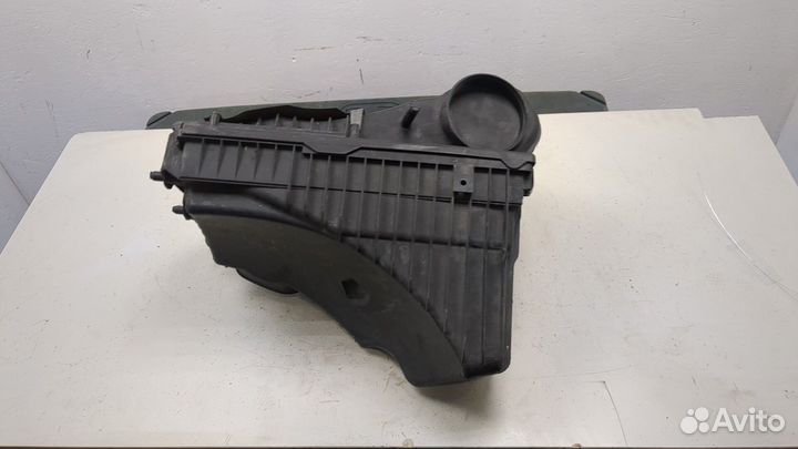 Корпус воздушного фильтра Volkswagen Touareg, 2004