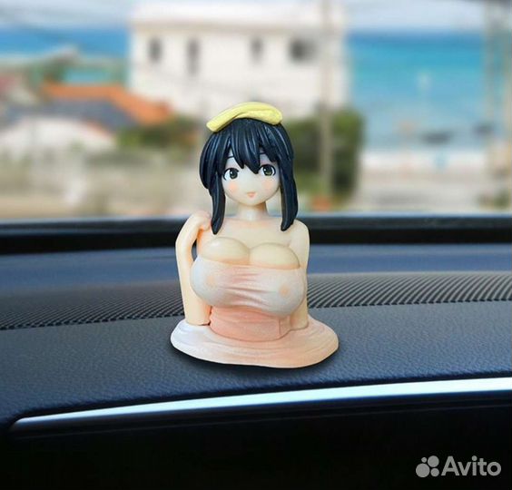 Фигурка на панель в машину